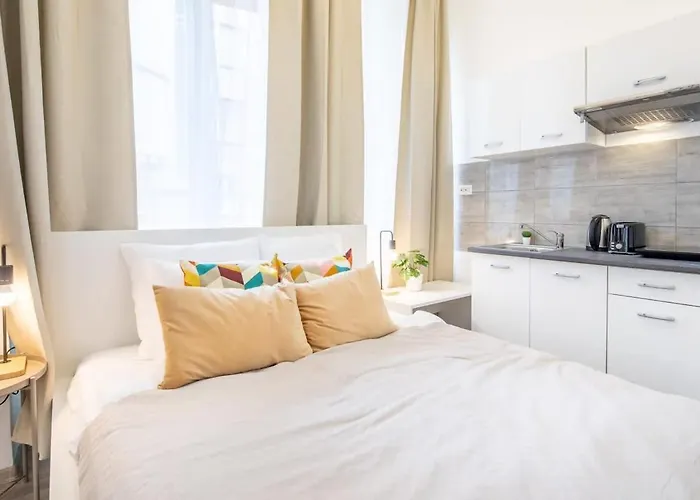 Extra Central Mini Studio - Lively Neighborhood